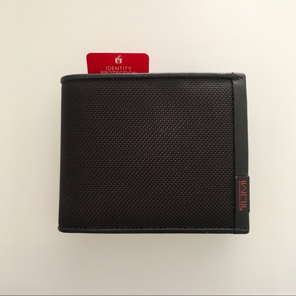 TUMI Black Wallet - ID Lock Global Center Flip